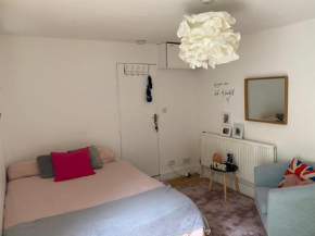 Lovely studio flat in Hammersmith